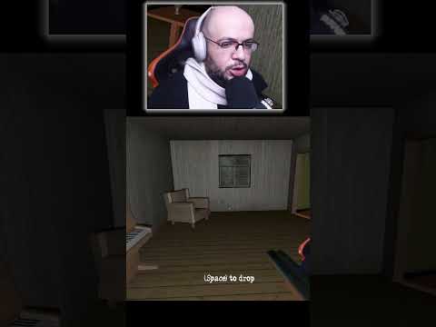 لما تلاقي سلاح في لعبة رعب