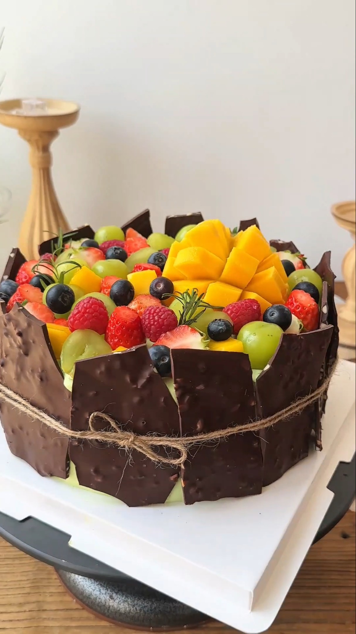 Immersed pistachio chocolate glaze pistachio animal milk oil cake chocolate cake delicious to stop