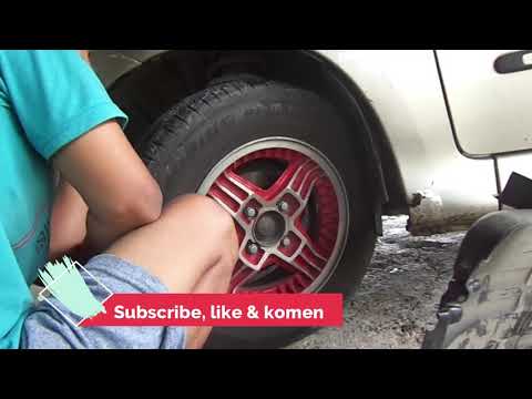 Video: Bagaimana cara melepas spatbor dari mobil?