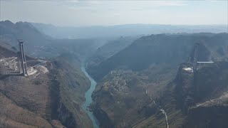 Mega canyon bridge in China's Guizhou to bring convenience to local people