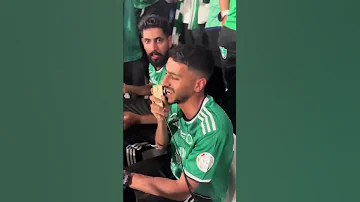 مستحيل انساك انا مهما جرالي وانت نادي الذهب كل يوم شاغل بالي يااهلاوي 