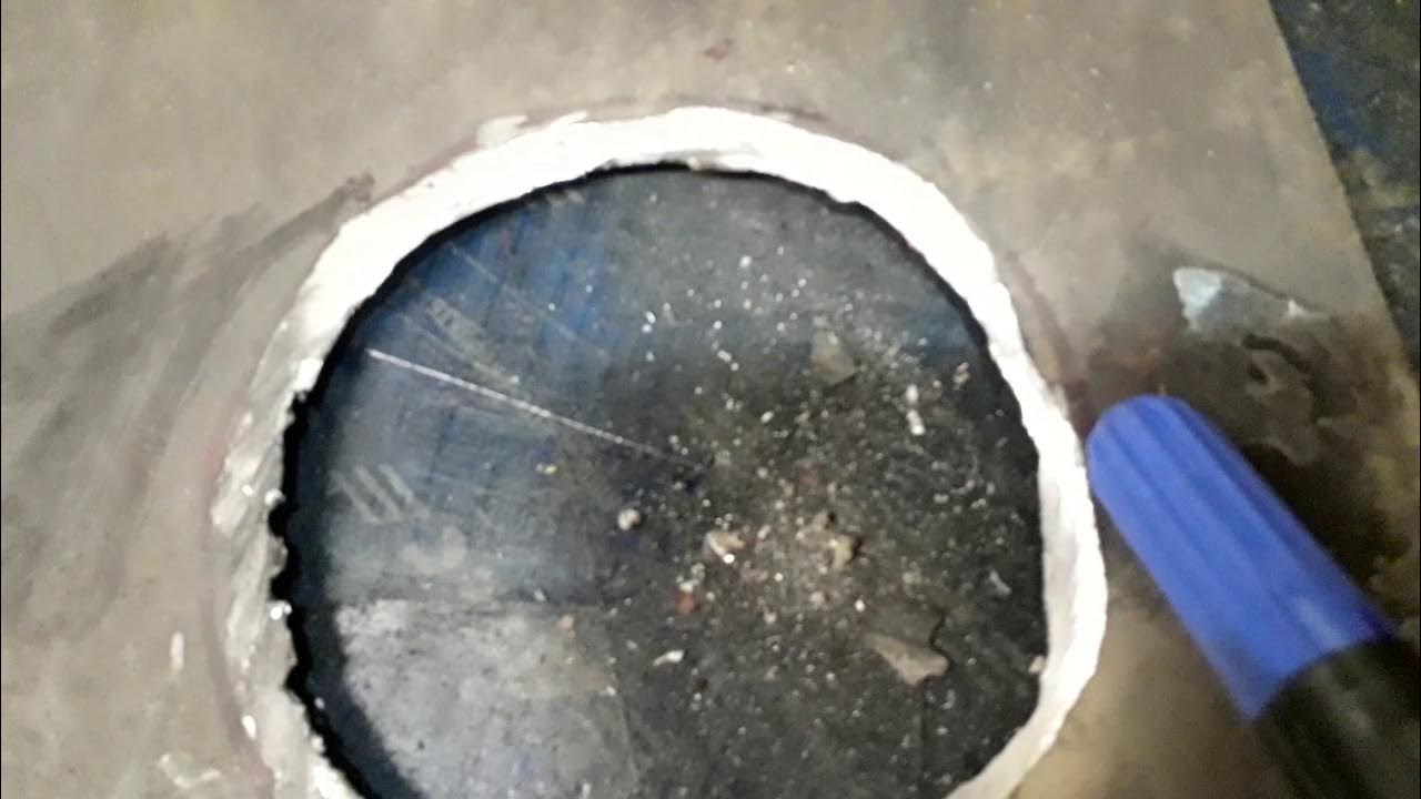 Приспособление для болгарки для резки круглых отверстий. Приспособление для резки труб болгаркой. Пробивание отверстий в металле. Вырезать отверстие в металле. Прорезание отверстий в металлической трубе.