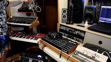 ONE MINUTE Techno Intro with MOOG DFAM, Mother 32, Roland TR 06