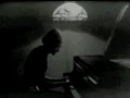 Michel polnareff  interprte au piano un air de debussy