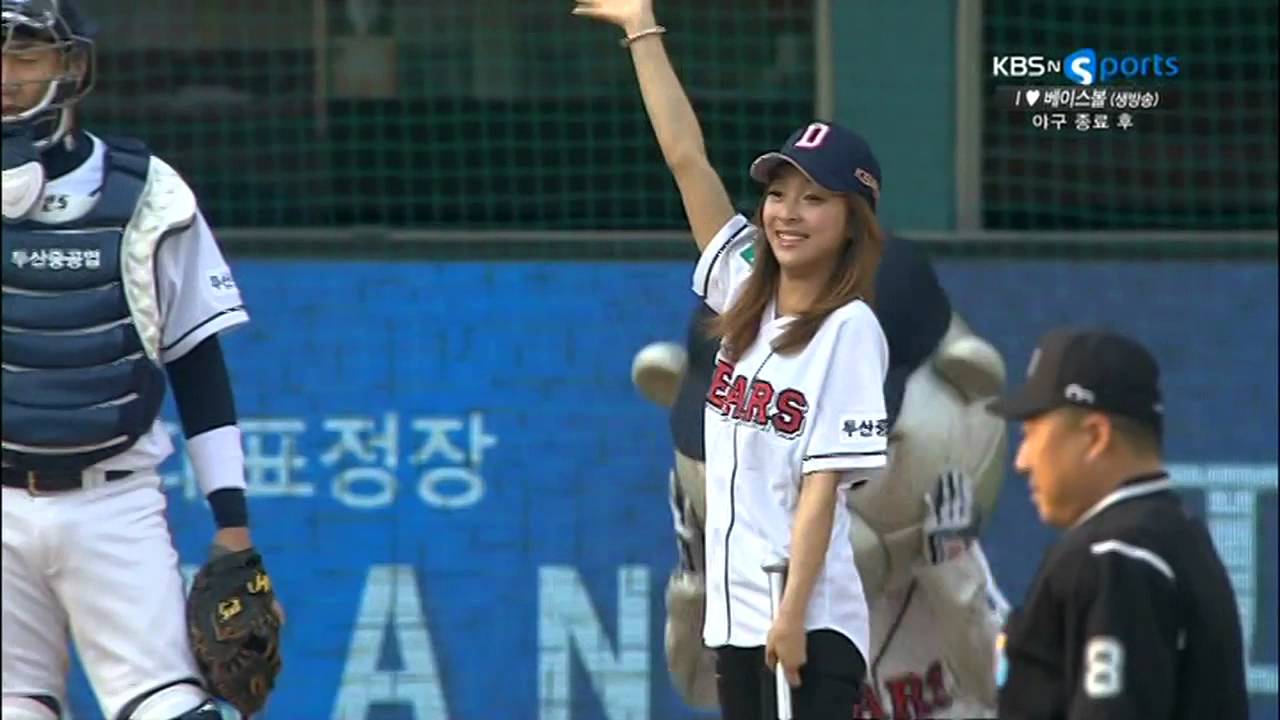 130515 f(x) Luna Baseball Batting for Doosan Bears YouTube