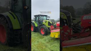 Fauche sous la pluie avec le claas #tracteur #claas #agriculture #herbe #prt