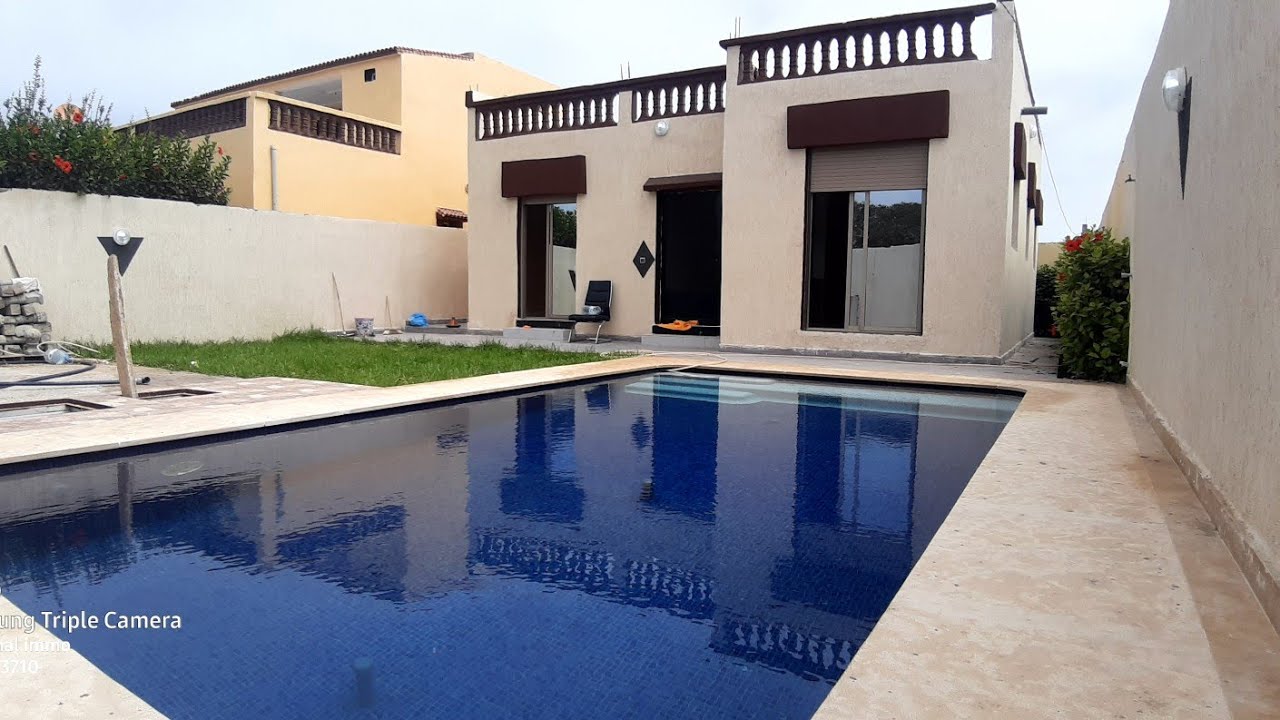 فيلات للبيع بسيدي رحال بمساحة 250 متر ب 120 مليون علي مقربة من شاطئ سيدي رحال 0771233710