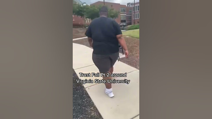 He did a trust fall around campus and the reactions were incredible 😂