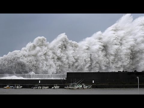 Video: C'è un tifone che colpisce il Giappone?