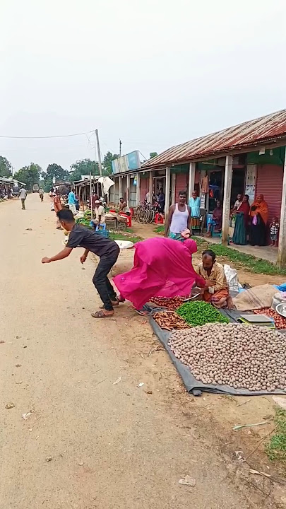 Wanita itu jatuh menimpa penjaga toko. 😜😜😭#Pendek #Lucu#Viral #PelatihanPendek #Video#Korea Selatan #