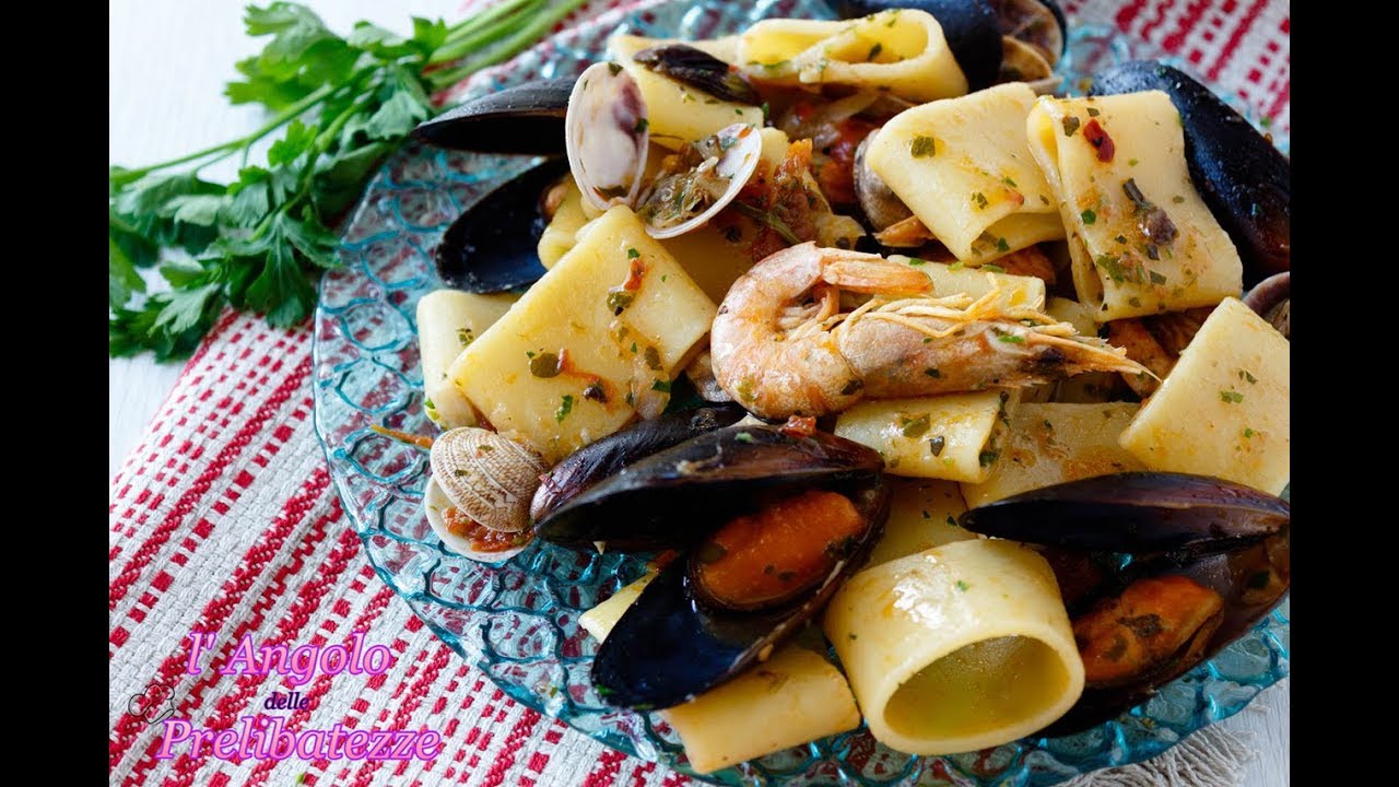 Calamarata Ai Frutti Di Mare Con Cozze Vongole E Gamberi Ricetta Economica E Facile Youtube