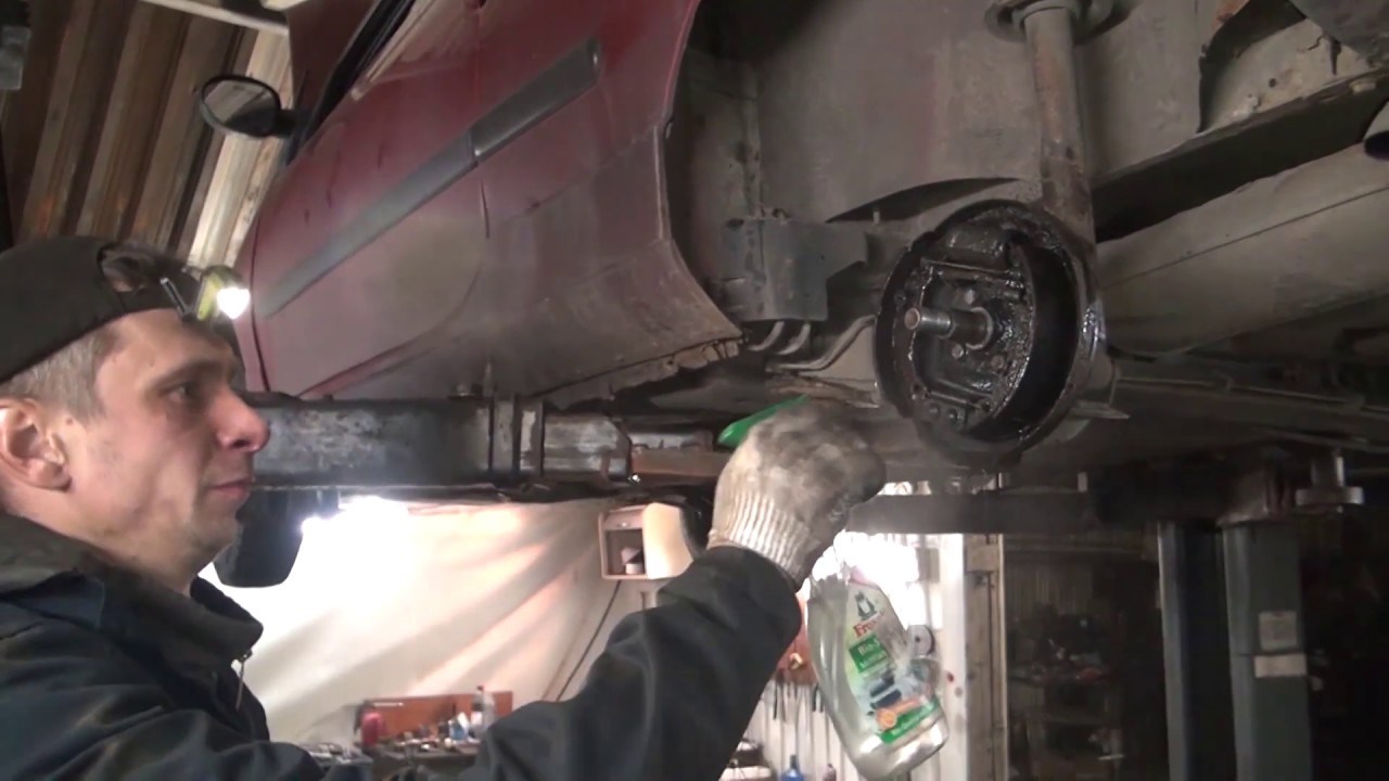 Renault Twingo 1,2бенз. 1999г. Течь в заднем тормозном цилиндре, замена ...