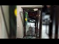 Бухарь выпнул стеклянную дверь в подъезд. Real video