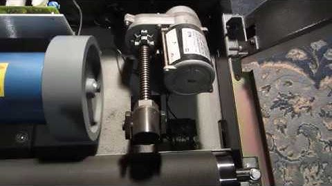 Treadmill incline holding problem