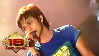 Download Ungu - Bayang Semu @live Konser Purwokerto 17 Desember 2006 Video MP3 Ungu - Bayang Semu @live Konser Purwokerto 17 Desember 2006