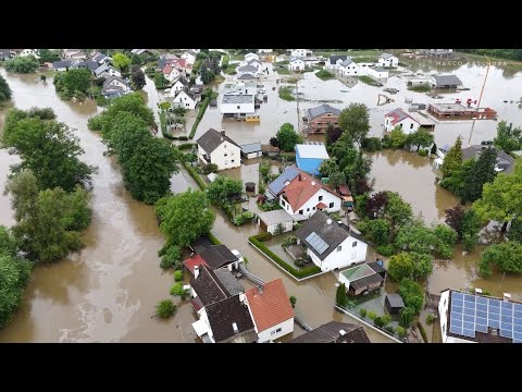 Dachdecker / Abbruch - Dachdecker rutscht aus!😱