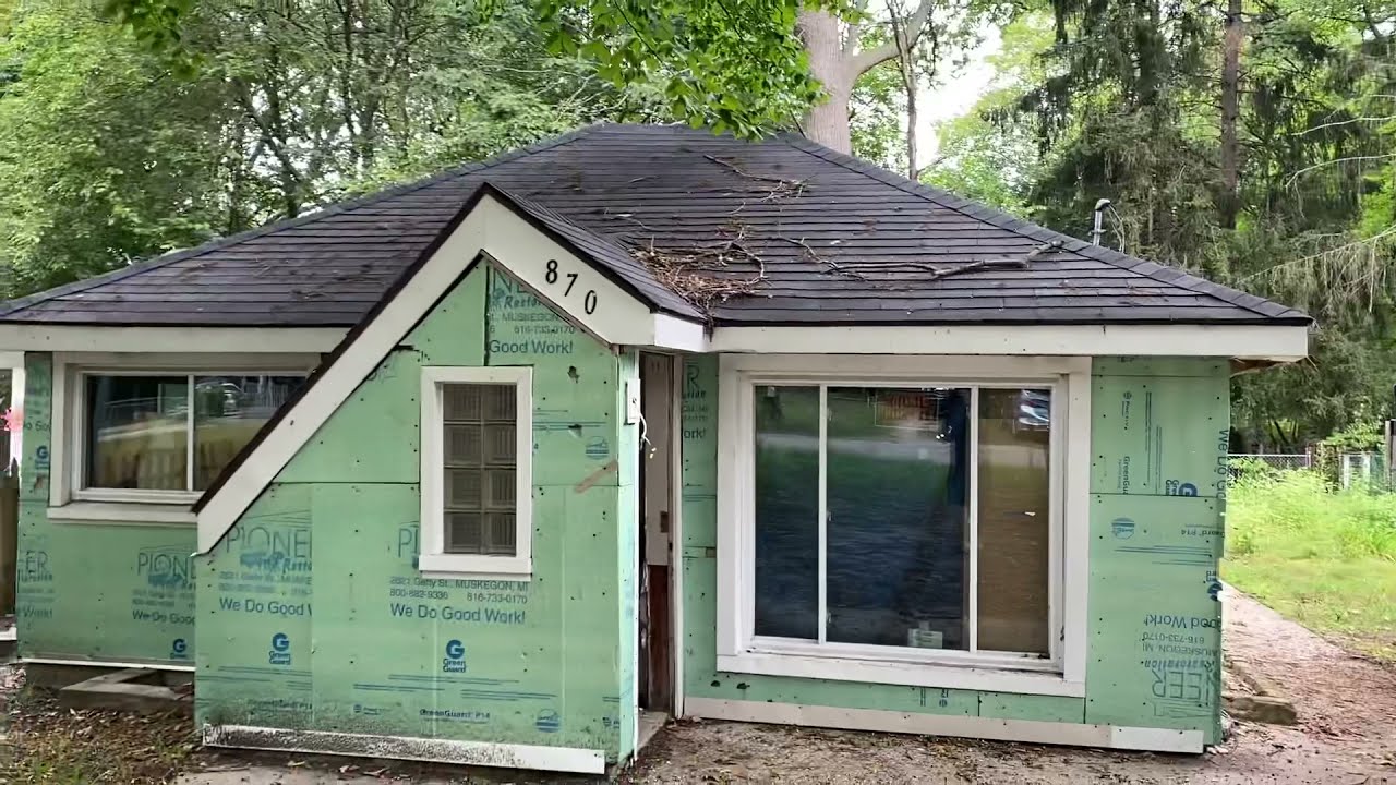 Video Walkthrough: 870 Wilson Ave Norton Shores MI. *FOR SALE*