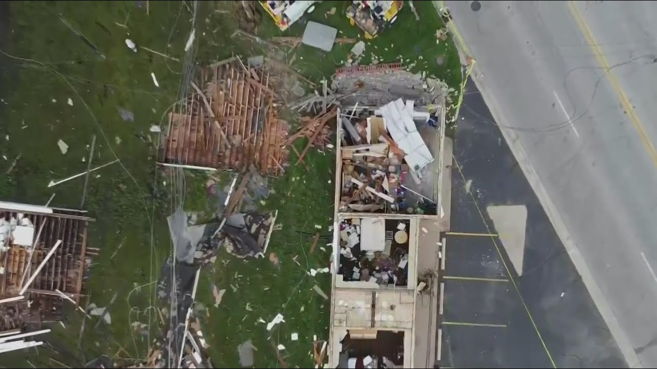 Tornado leaves trail of devastation in Chicago's southwest suburbs ...