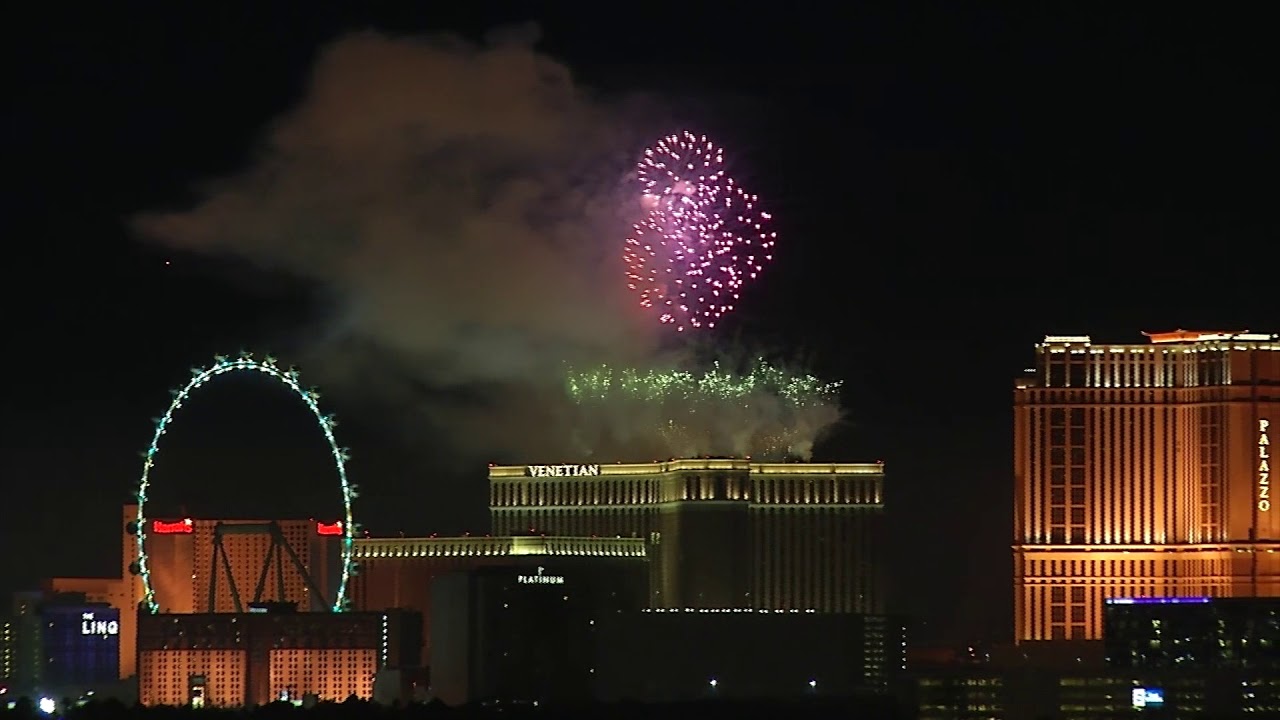 Las Vegas Strip Downtown New Years Eve 2018 Fireworks Show YouTube las-vegas-strip-downtown-new-years-eve-2018-fireworks-show-youtube