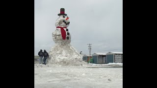 Forklift creative workers 24-foot snowman