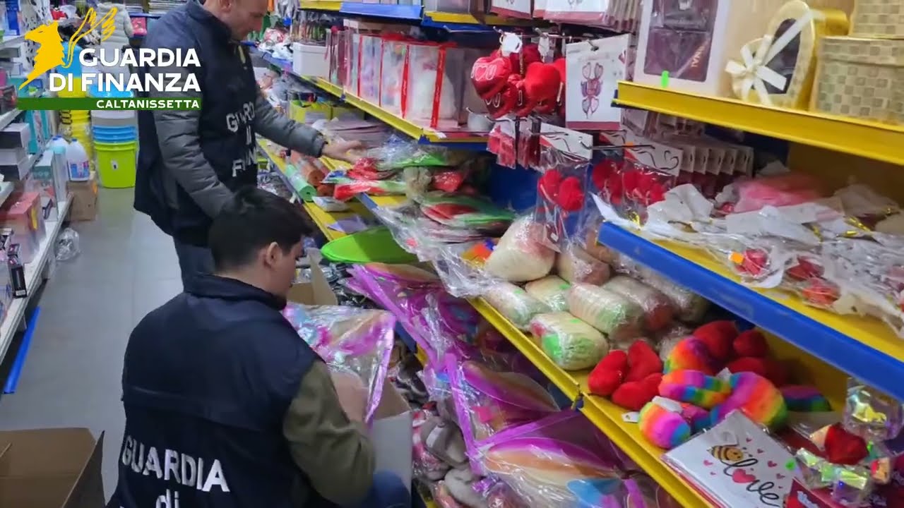 GdF sequestra articoli di Carnevale