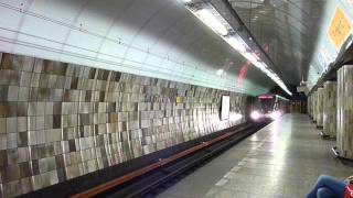 Průjezd metra M1 stanicí Florenc na trase B