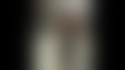 Hai tên cướp giật túi xách bị cô gái ăn mặc gợi cảm vật ngã giữa đường