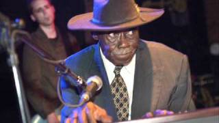 Video thumbnail of "Grinder Man Blues-Pinetop Perkins"