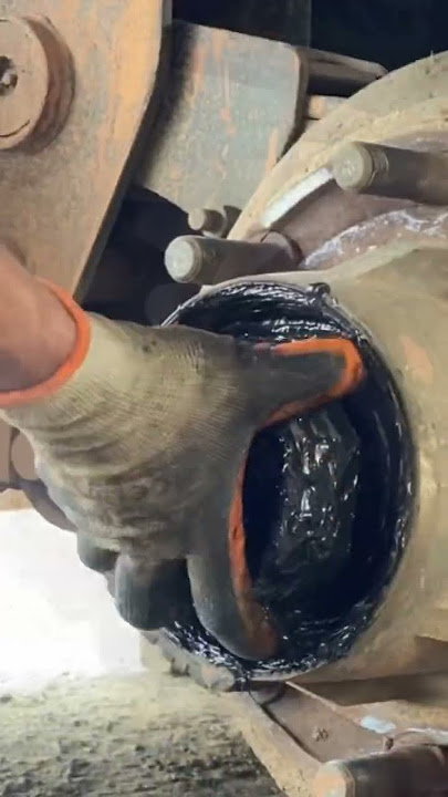 Flexible bolt removal. #tires #car #truck #auto #mechanic #repair #skillful #mdrtyre #video #shorts