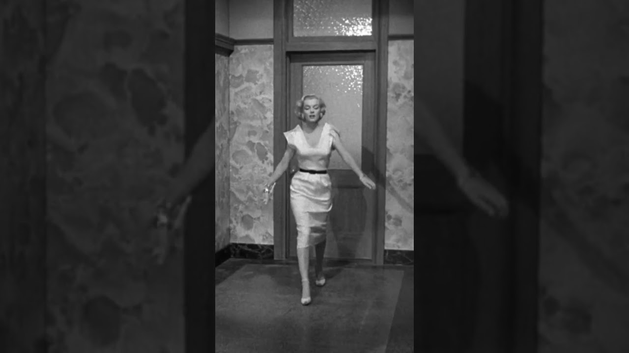 Marilyn Monroe Queen - YouTube