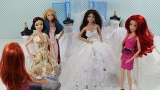 Barbie Ariel Snow White helps Princess Meghan try Wedding dresses باربي فستان الزفاف التسوق