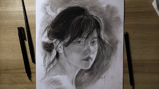 drawing beautiful girl with pencil