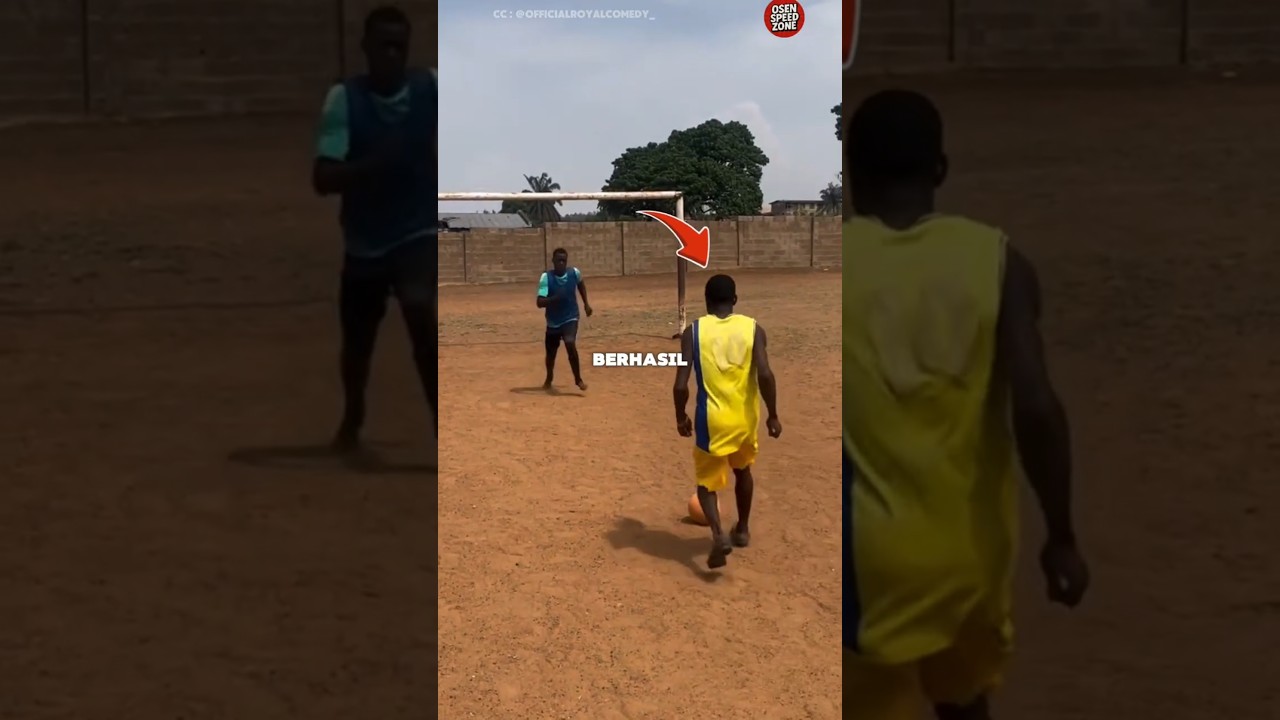 Pria Ini Berhenti Bermain Bola Ketika Panggilan Sholat Tiba