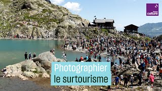 Cette photographe met en lumière le tourisme de masse