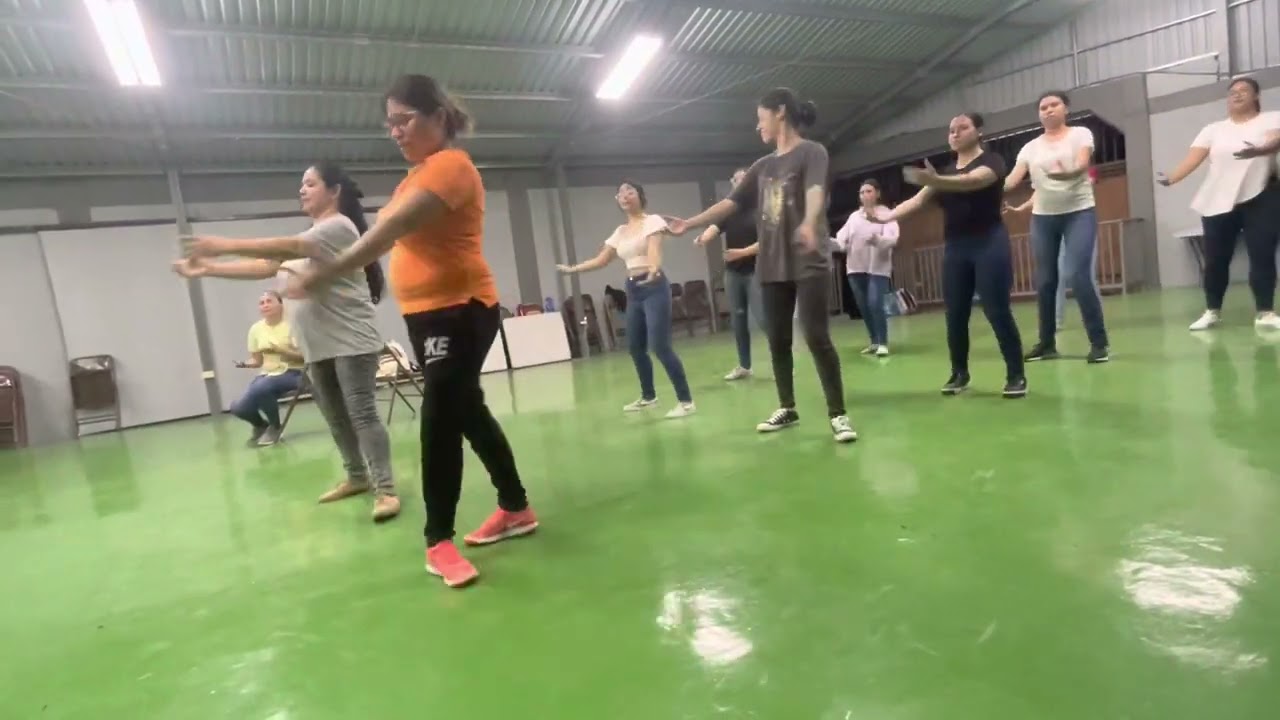 Danzando Christine d’Clario