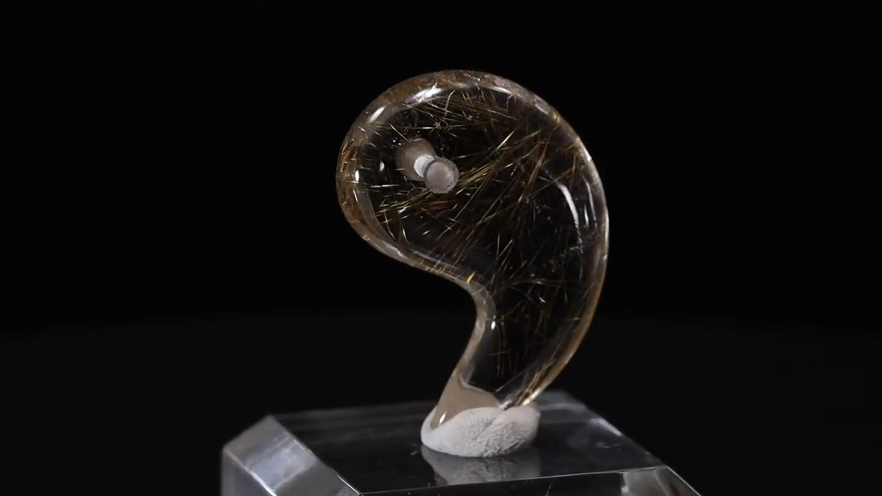 ヒマラヤ水晶 勾玉036 - YouTube