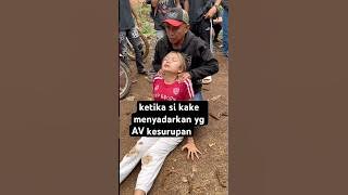 cewek cantik kesurupan untung ada si kake #shorts #tiktok #fyp