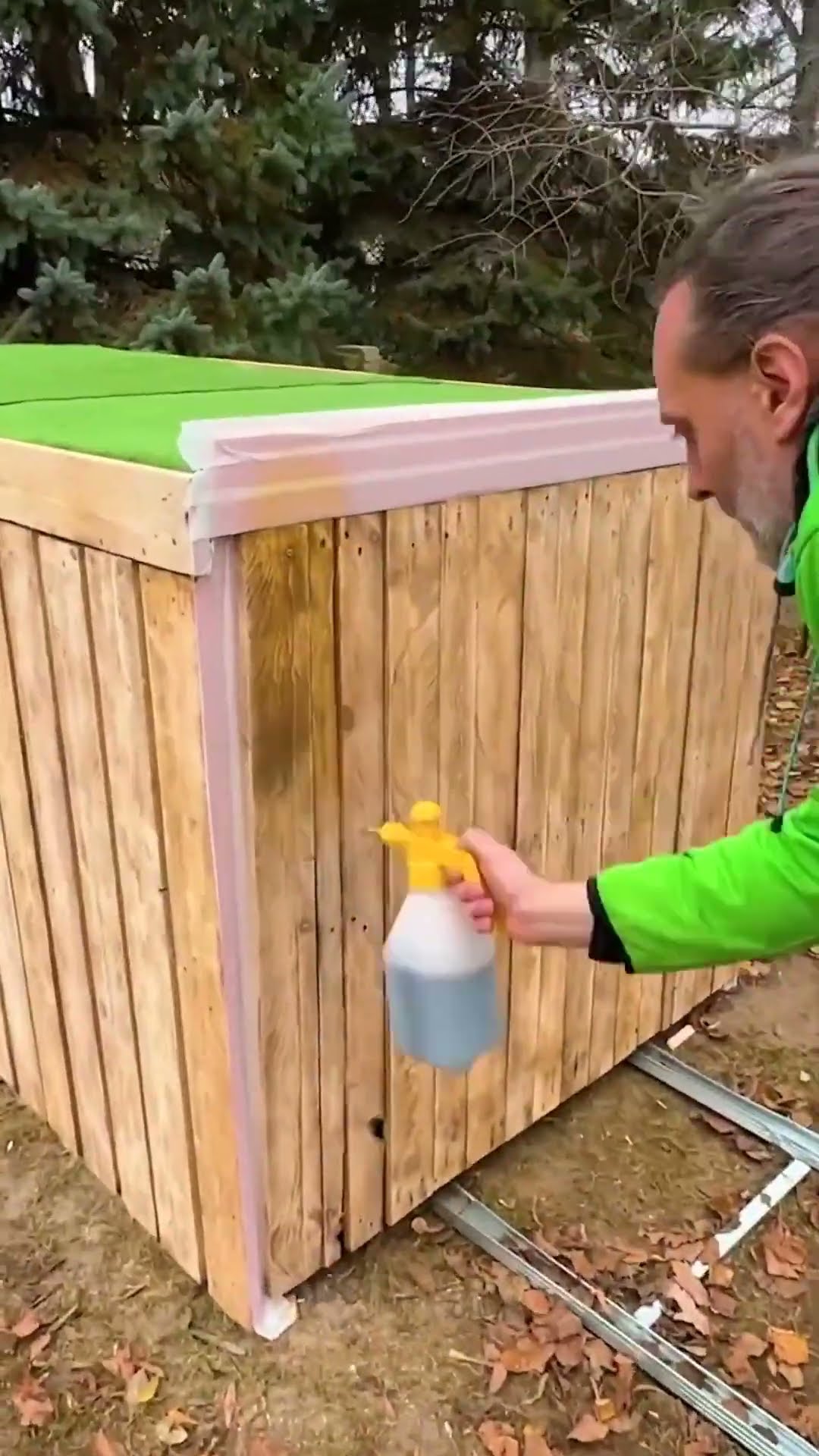 Protect your bike with a DIY garage made from old pallets! ?✨