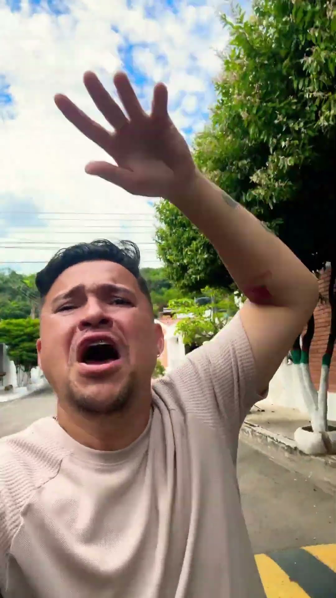 TE ACABO DE PINTAR LA BICICLETA ??#humor #cosasdefamilia #comedia #fypyoutube #christmas #chistoso