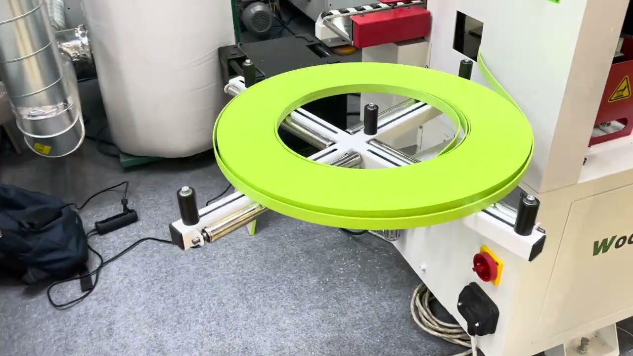 Автоматический кромкооблицовочный Woodtec compact M видео с выставки