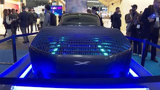 Carro voador faz parar o trânsito no Mobile World Congress em Barcelona