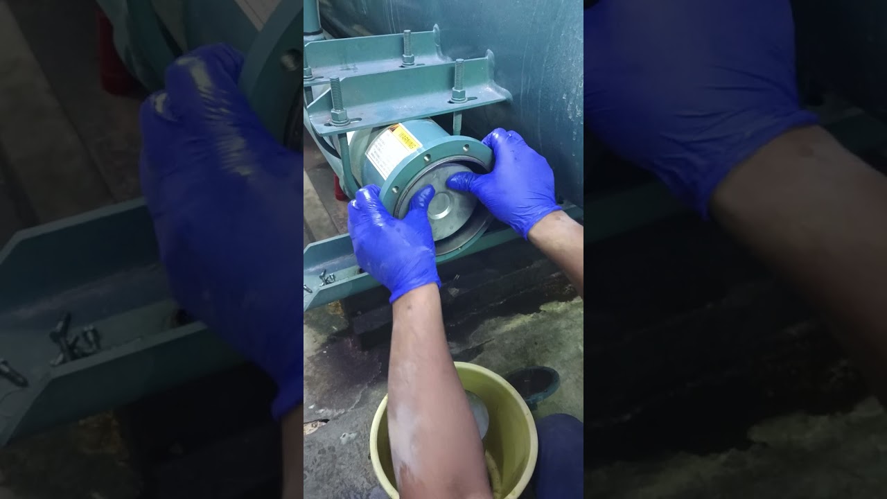 Frick compressor oil filter change