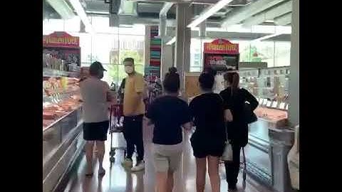 No Mask Karen at Trader Joe