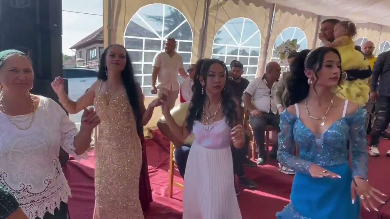 la Strehaia îmbrăcăm mireasă