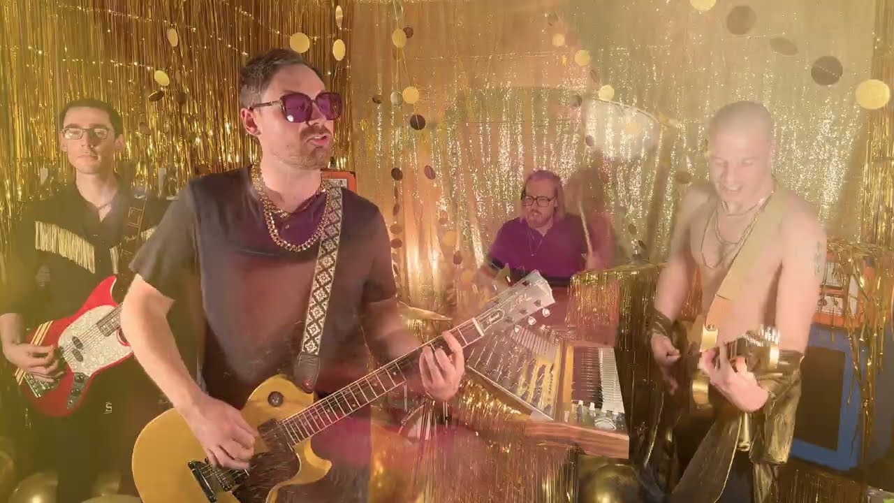 Watch Dutch Tulips - Gold Chain (Official Music Video) on YouTube Watch Dutch Tulips - Gold Chain (Official Music Video) on YouTube