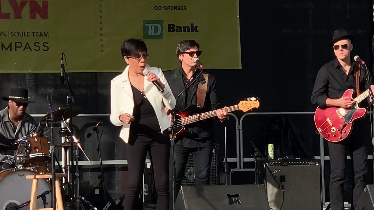 Betty LaVette - medley of her first recordings - 10/19/19    "My Man - He's A Lovin' Man"