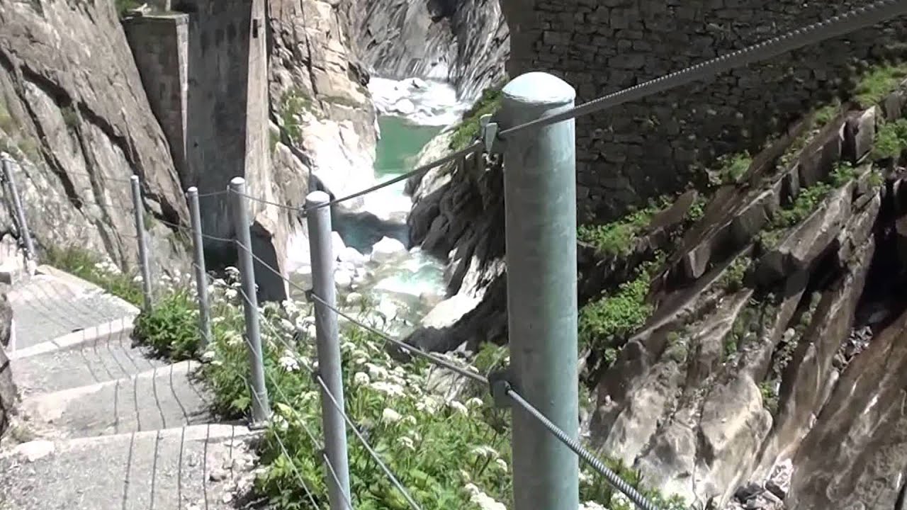 ゴッタルド峠の魔橋 トゥフェルスブッカ 死ぬまでに一度は行ってみたい場所