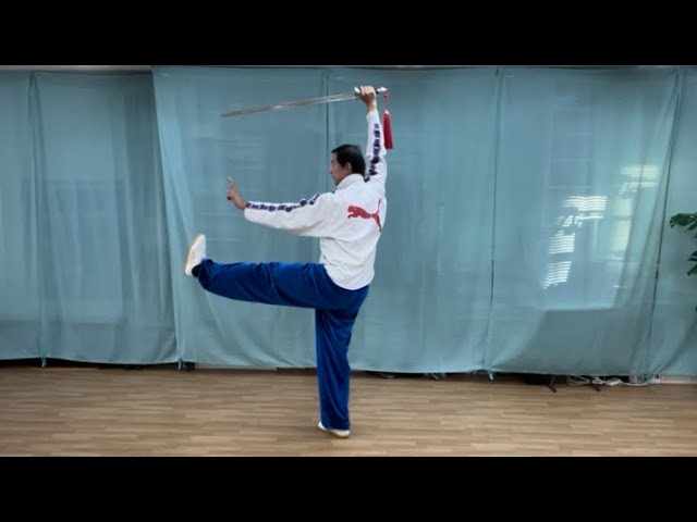 跟我練】42式大極剣 第23-25式 - YouTube