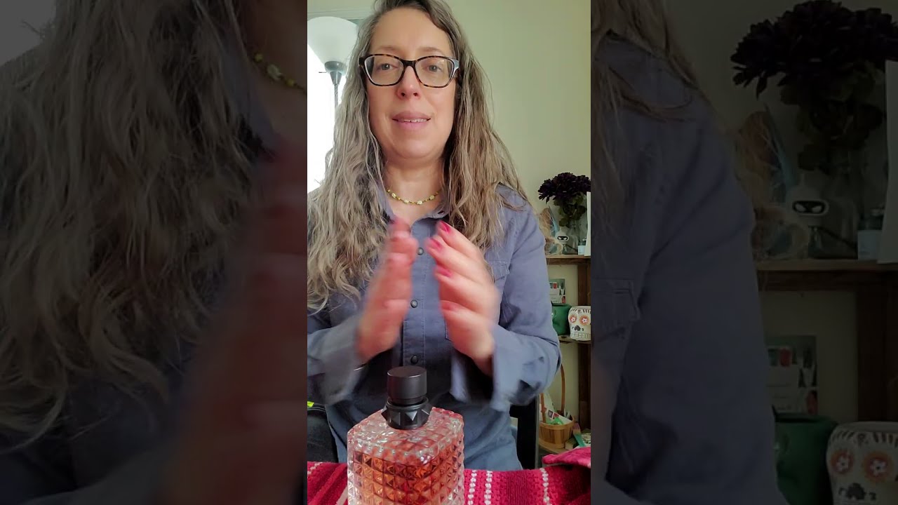 Подставка для духов в преимущественно розовых тонах ко Дню святого Валентина! 2026