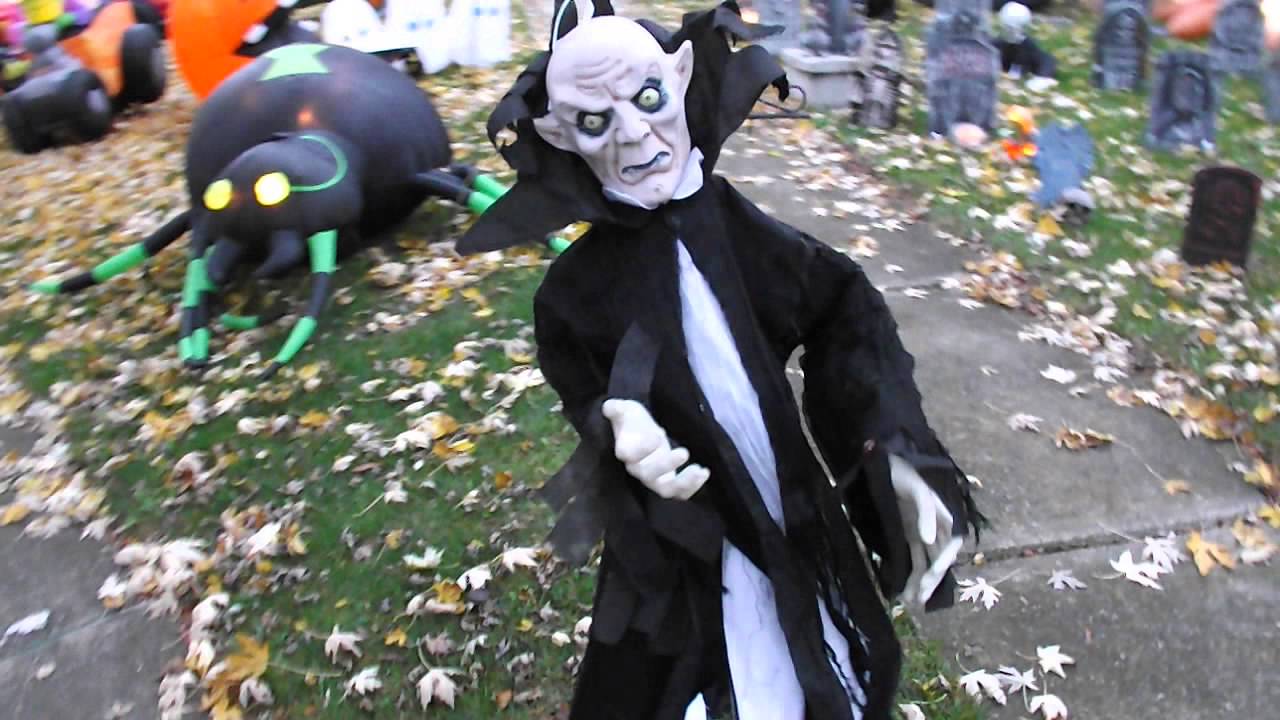 Halloween Blowups display in Crown Point